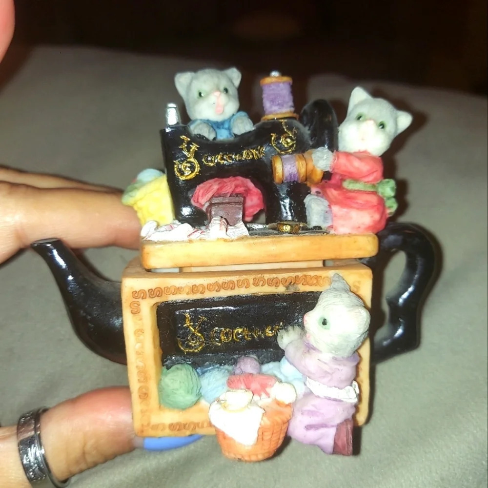 Vintage Sewing Kittens Teapot Trinket Box